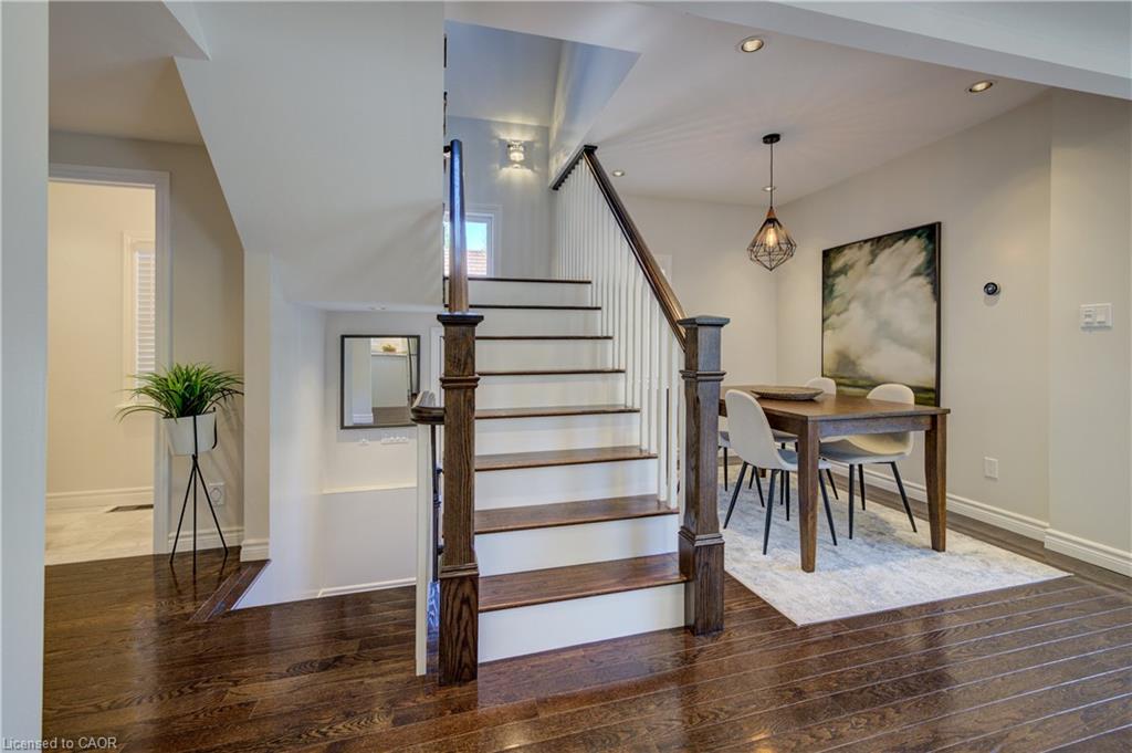 19 Dunbar Road N Property Photo 17