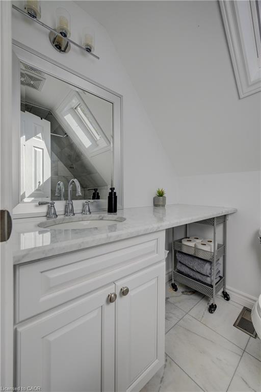 19 Dunbar Road N Property Photo 30