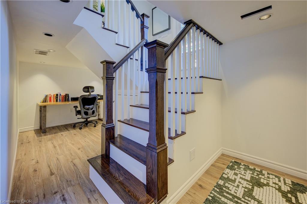 19 Dunbar Road N Property Photo 32