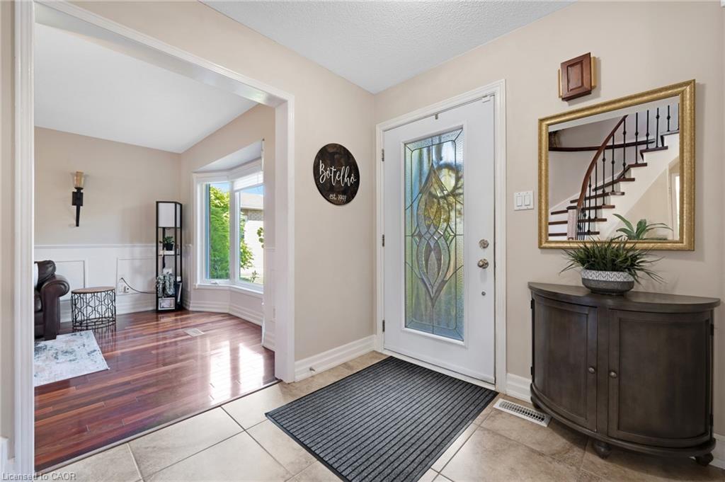 477 Burnett Avenue Property Photo 4