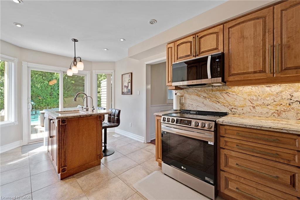 477 Burnett Avenue Property Photo 12