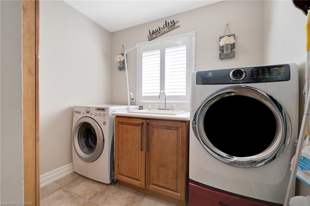 477 Burnett Avenue Property Photo 18