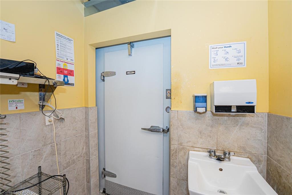 3062 Hurontario Street Property Photo 16