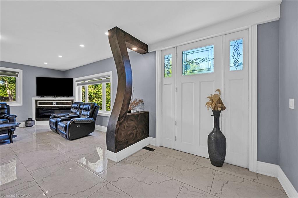 6109 Chippewa Road E Property Photo 8