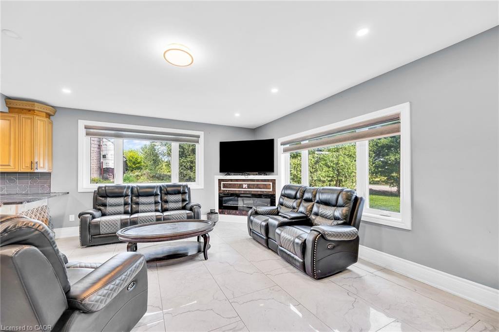 6109 Chippewa Road E Property Photo 10