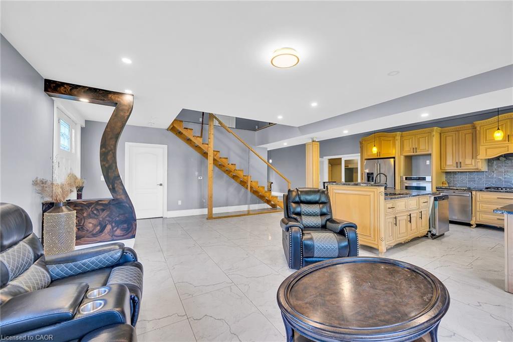 6109 Chippewa Road E Property Photo 12