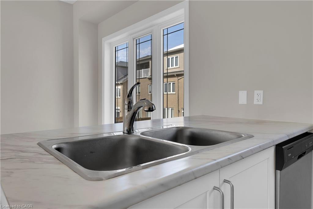 6-19 Picardy Drive Property Photo 11