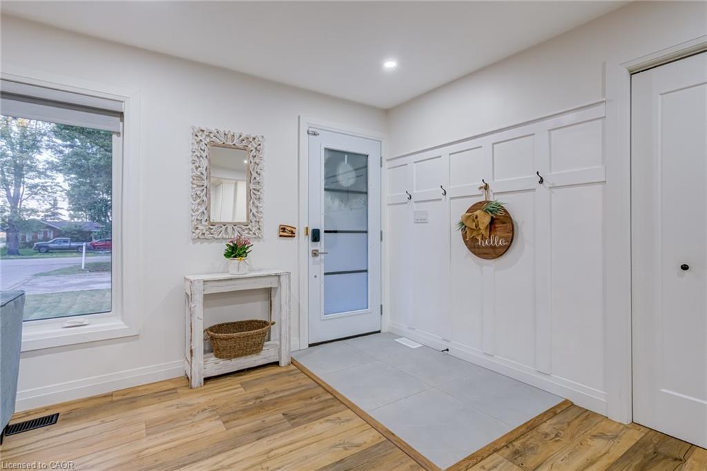 6461 Dickenson Road E Property Photo 8