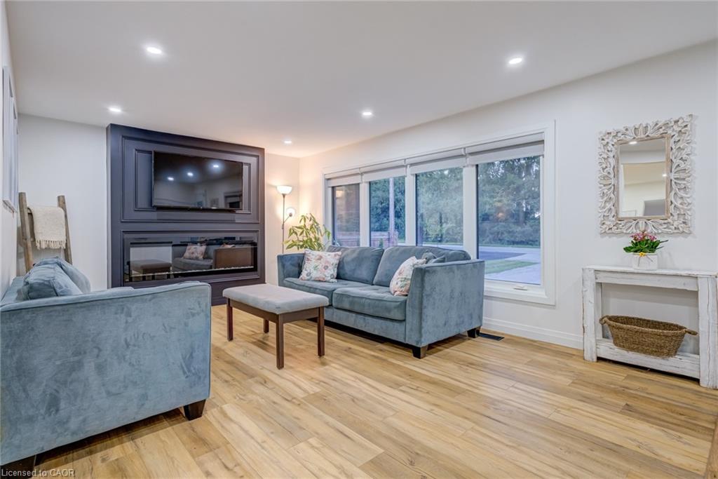 6461 Dickenson Road E Property Photo 10