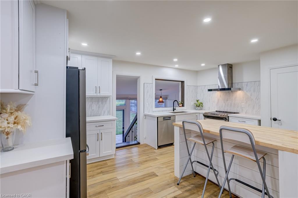 6461 Dickenson Road E Property Photo 11