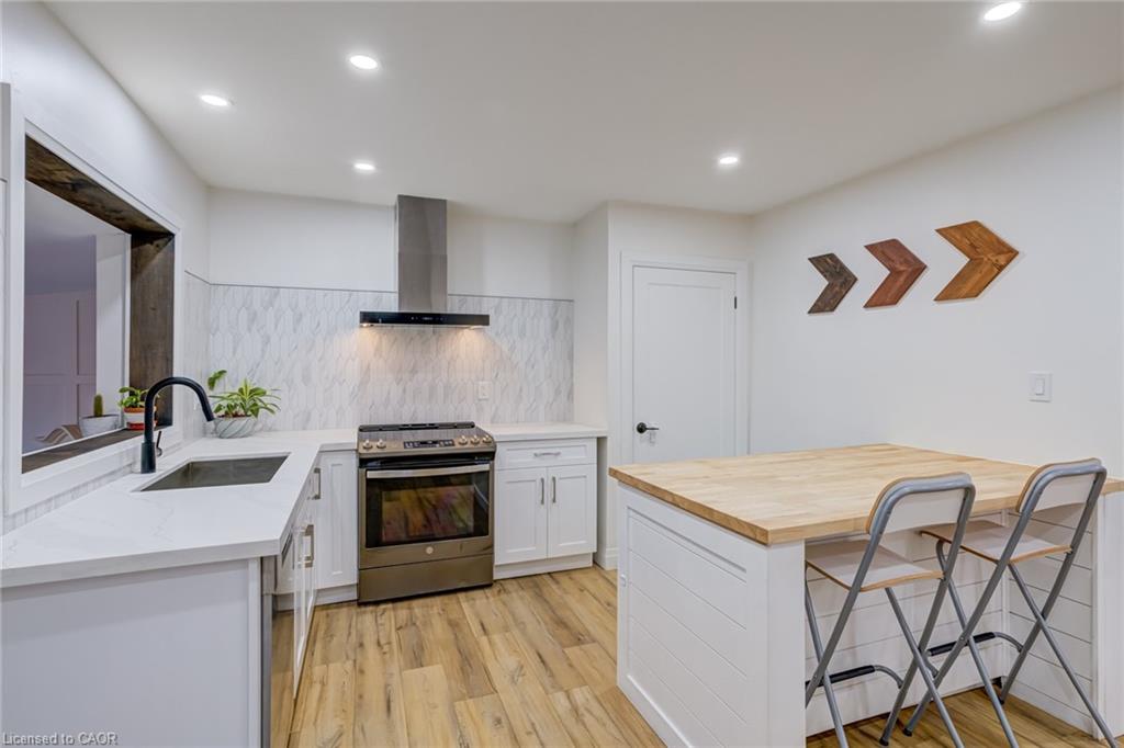 6461 Dickenson Road E Property Photo 12