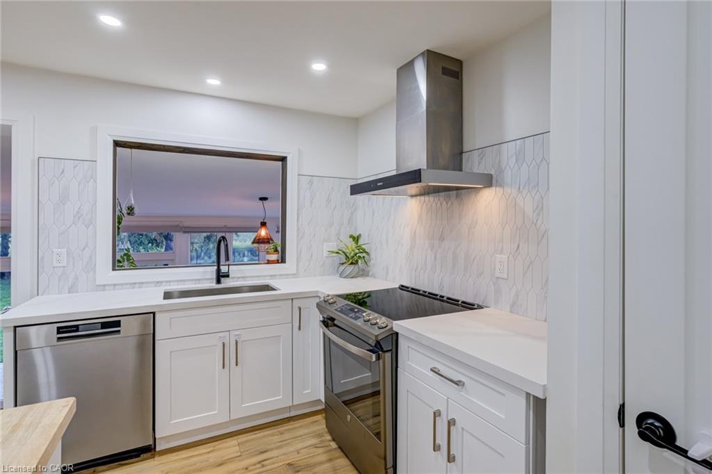 6461 Dickenson Road E Property Photo 13