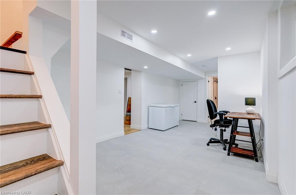 6461 Dickenson Road E Property Photo 23