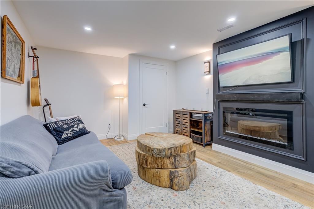 6461 Dickenson Road E Property Photo 25