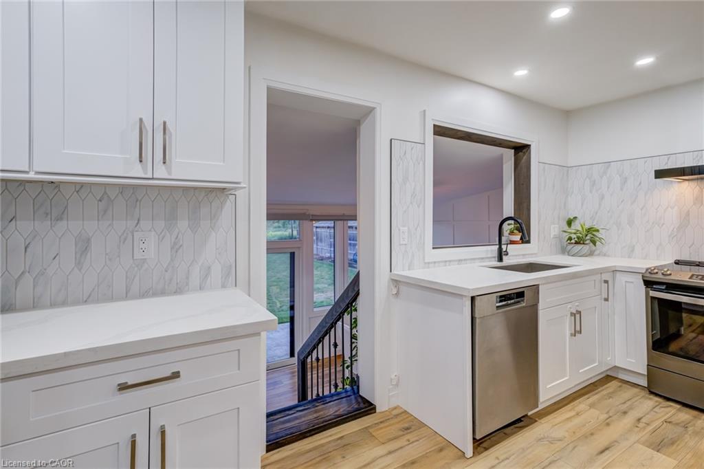 6461 Dickenson Road E Property Photo 33