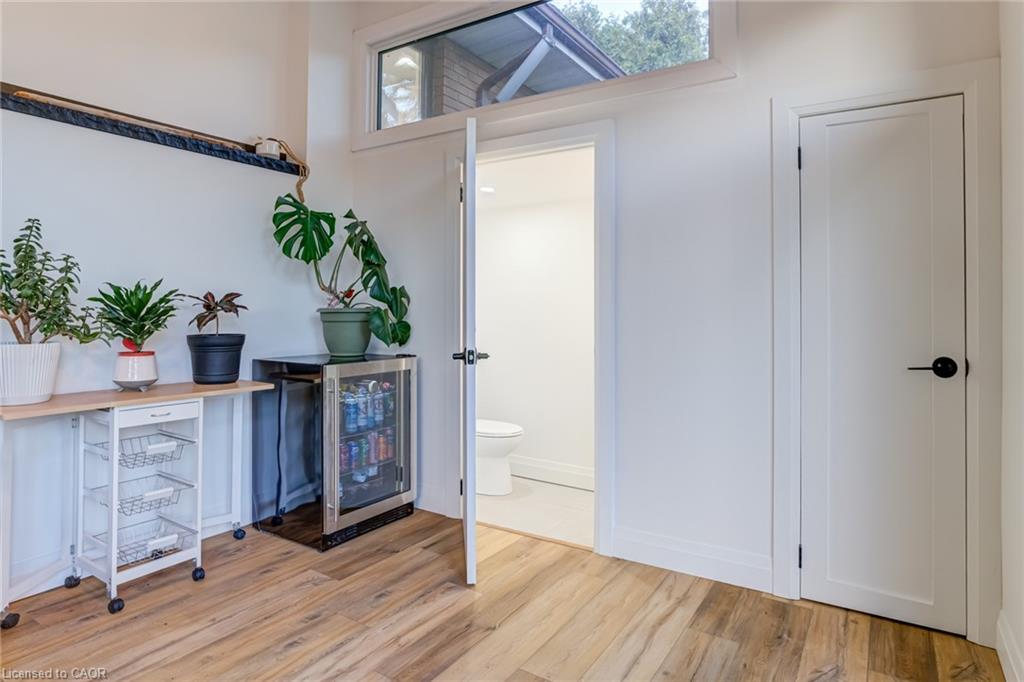 6461 Dickenson Road E Property Photo 38