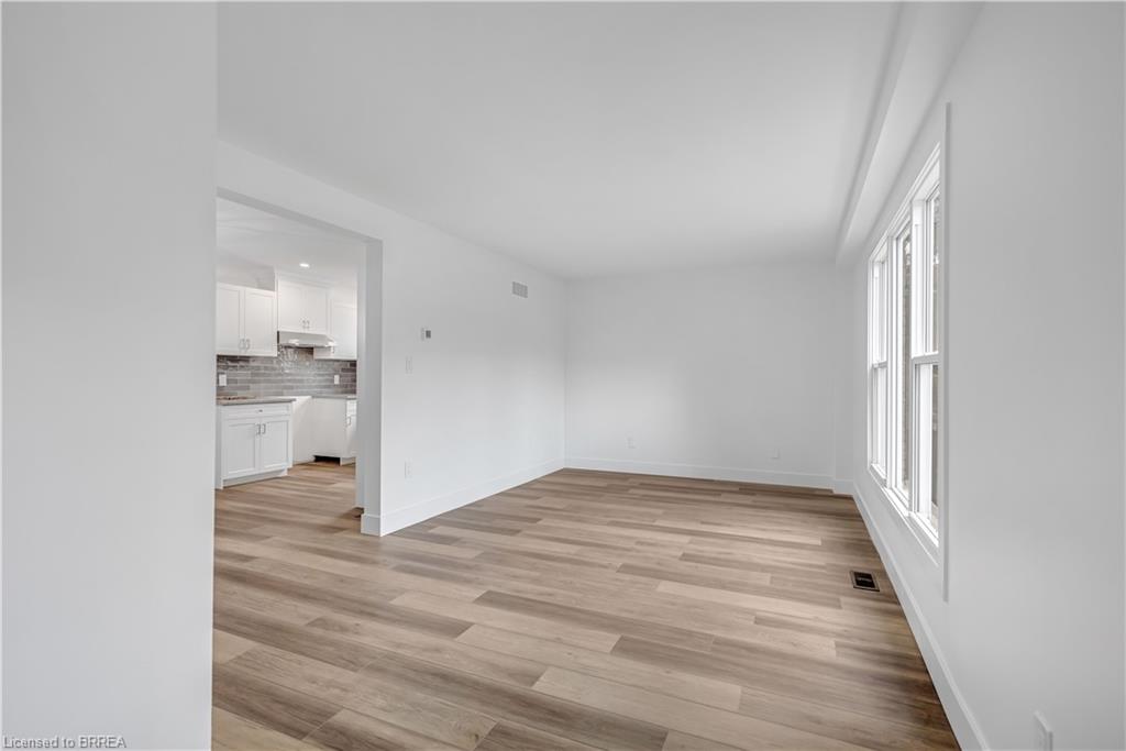 20b-34 Oakhill Drive Property Photo 3