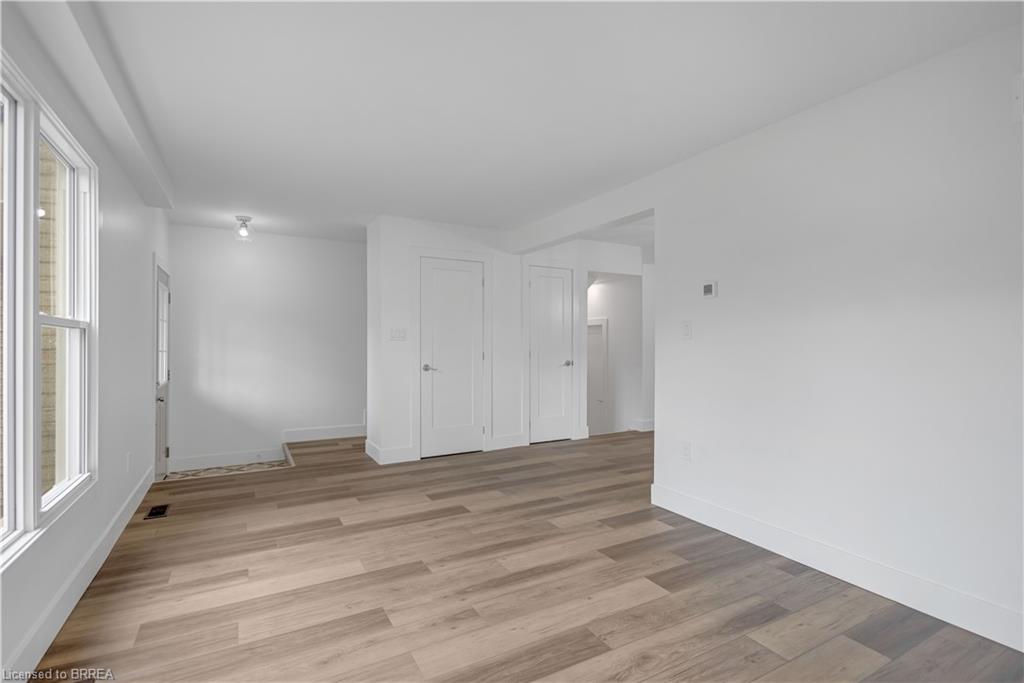 20b-34 Oakhill Drive Property Photo 4