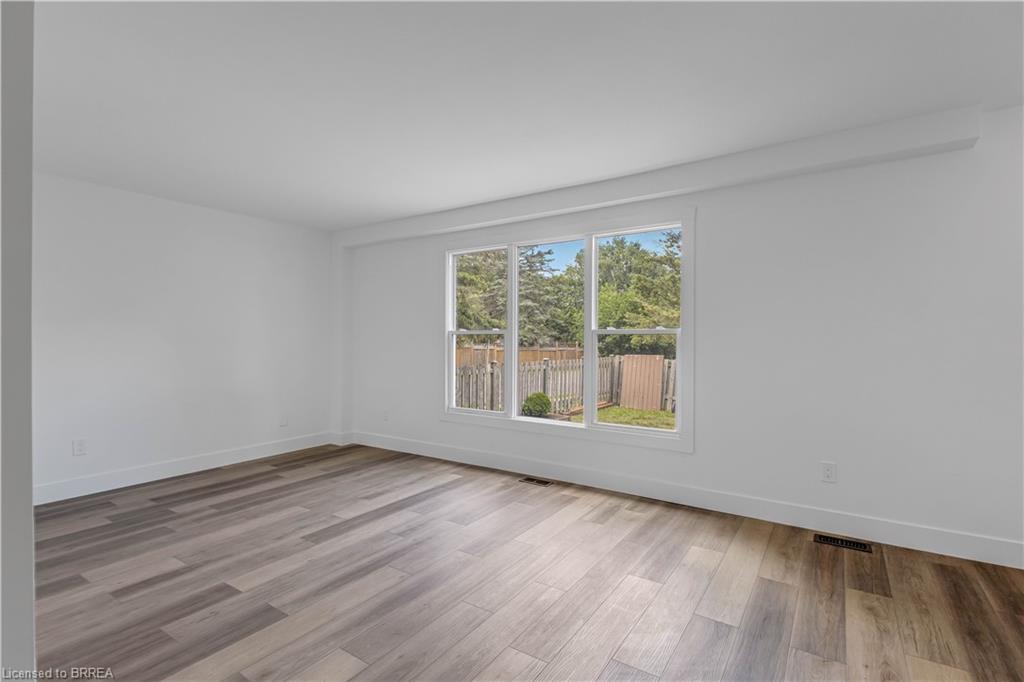 20b-34 Oakhill Drive Property Photo 6