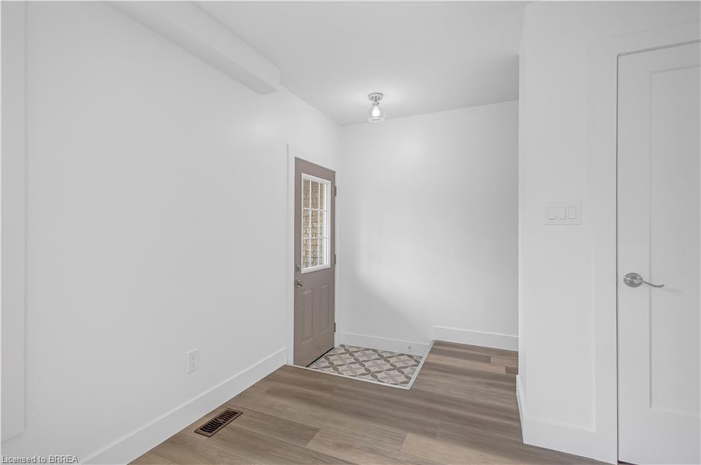 20b-34 Oakhill Drive Property Photo 7