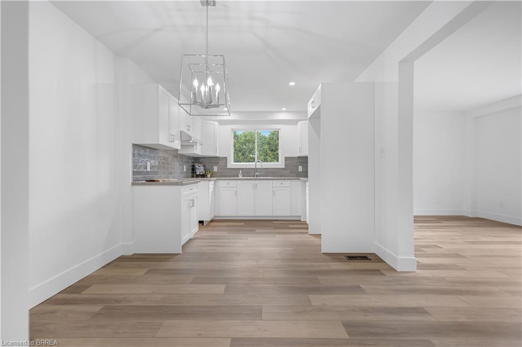 20b-34 Oakhill Drive Property Photo 11