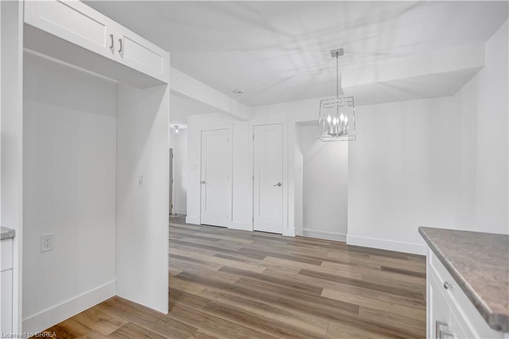 20b-34 Oakhill Drive Property Photo 14