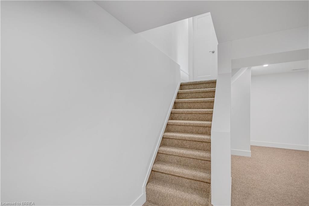 20b-34 Oakhill Drive Property Photo 26