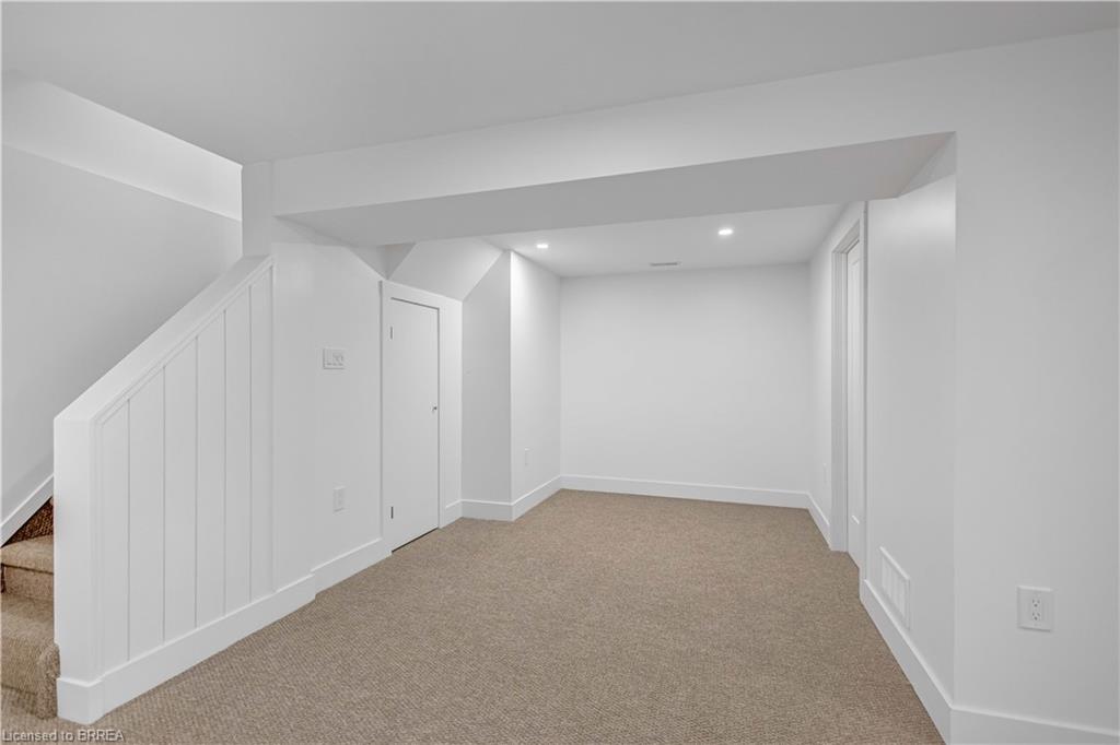 20b-34 Oakhill Drive Property Photo 30