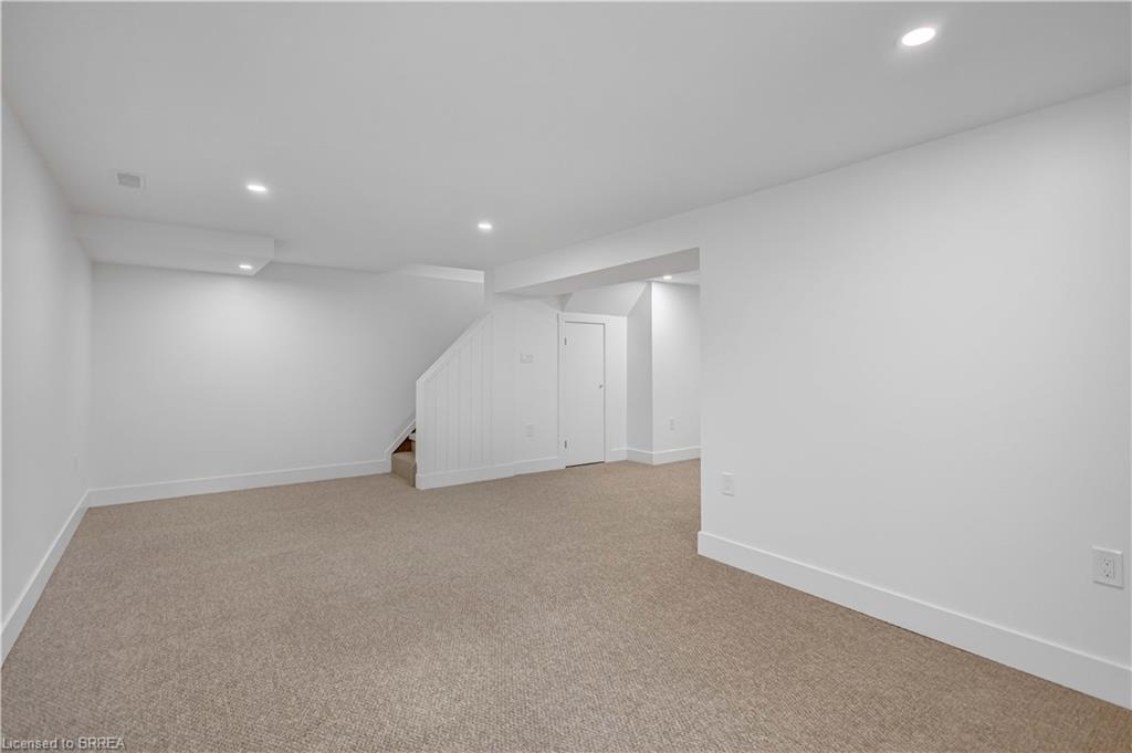 20b-34 Oakhill Drive Property Photo 31