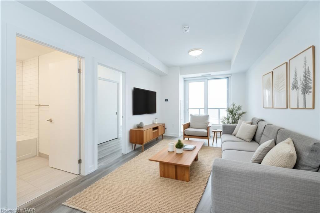 907-15 Wellington Street S Property Photo 1