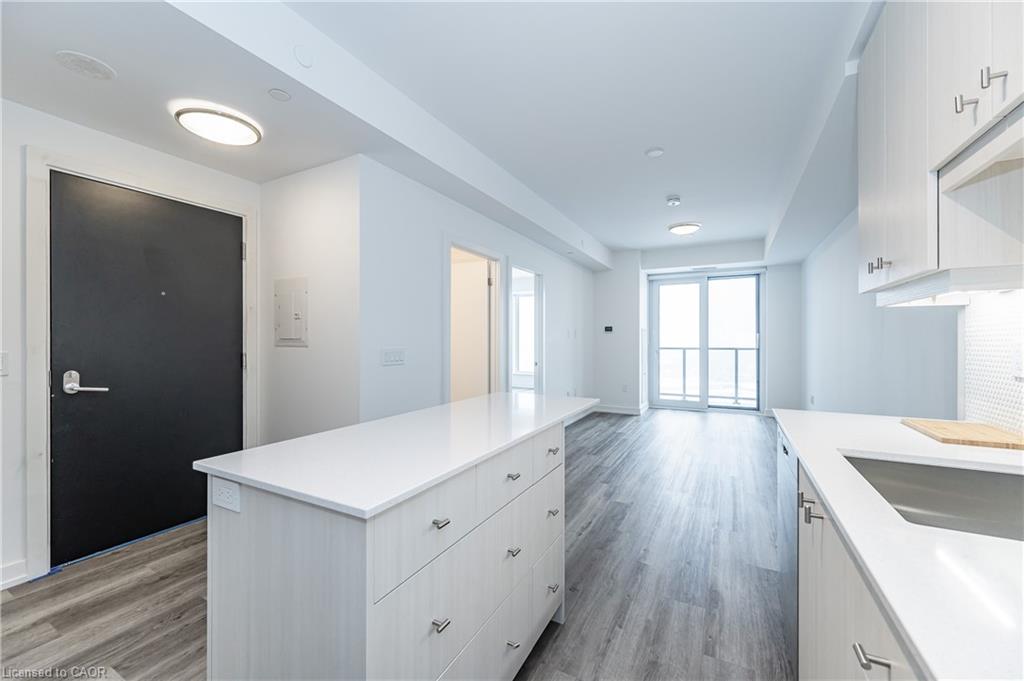 907-15 Wellington Street S Property Photo 5