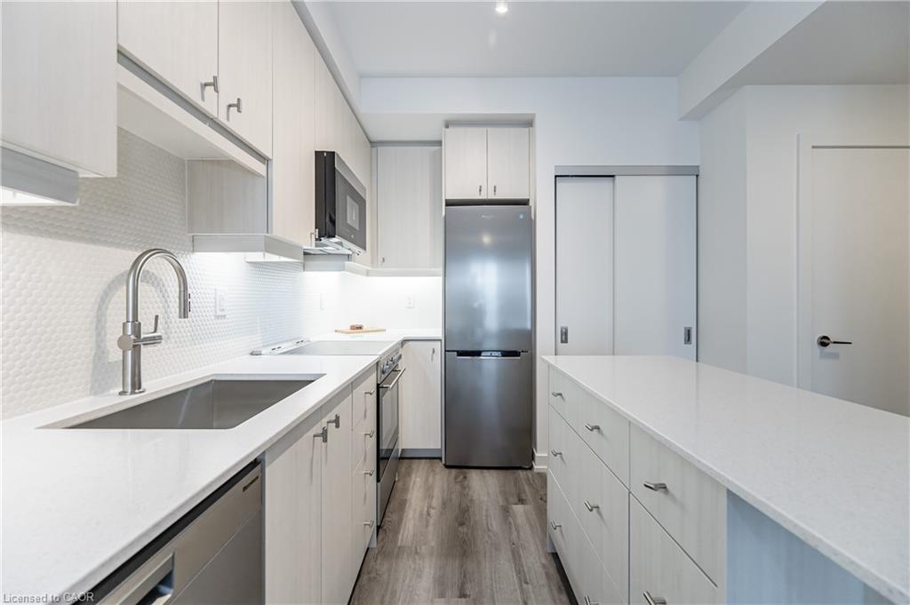 907-15 Wellington Street S Property Photo 7