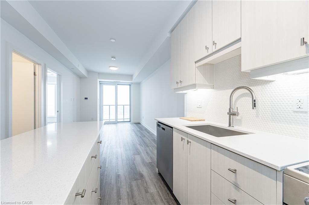 907-15 Wellington Street S Property Photo 8