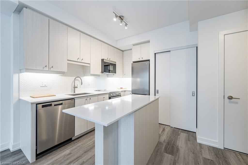 907-15 Wellington Street S Property Photo 10