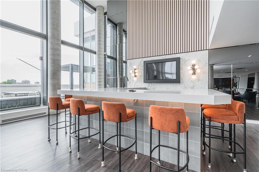 907-15 Wellington Street S Property Photo 29