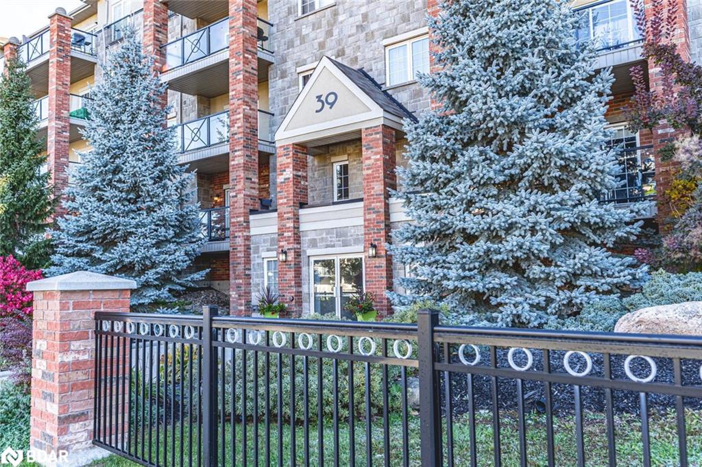 205-39 Ferndale Drive S Property Photo 3