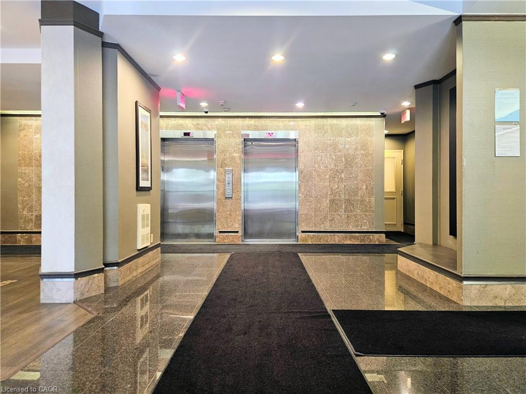 11e-67 Caroline Street S Property Photo 2