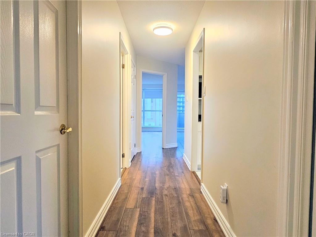 11e-67 Caroline Street S Property Photo 4