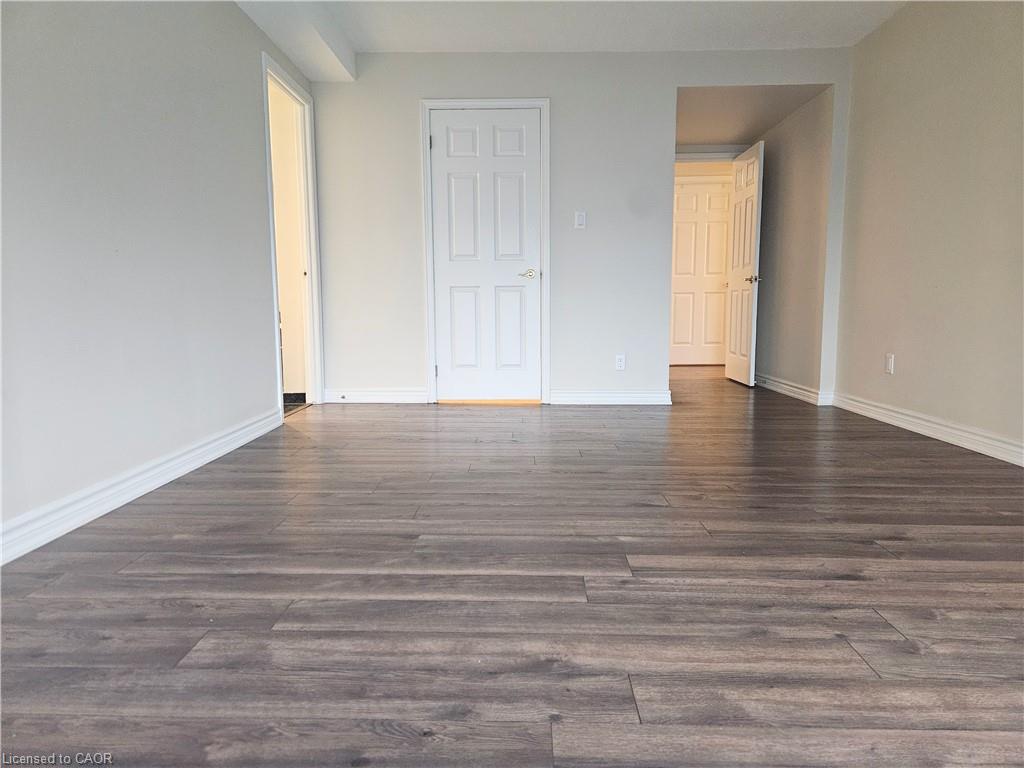 11e-67 Caroline Street S Property Photo 6