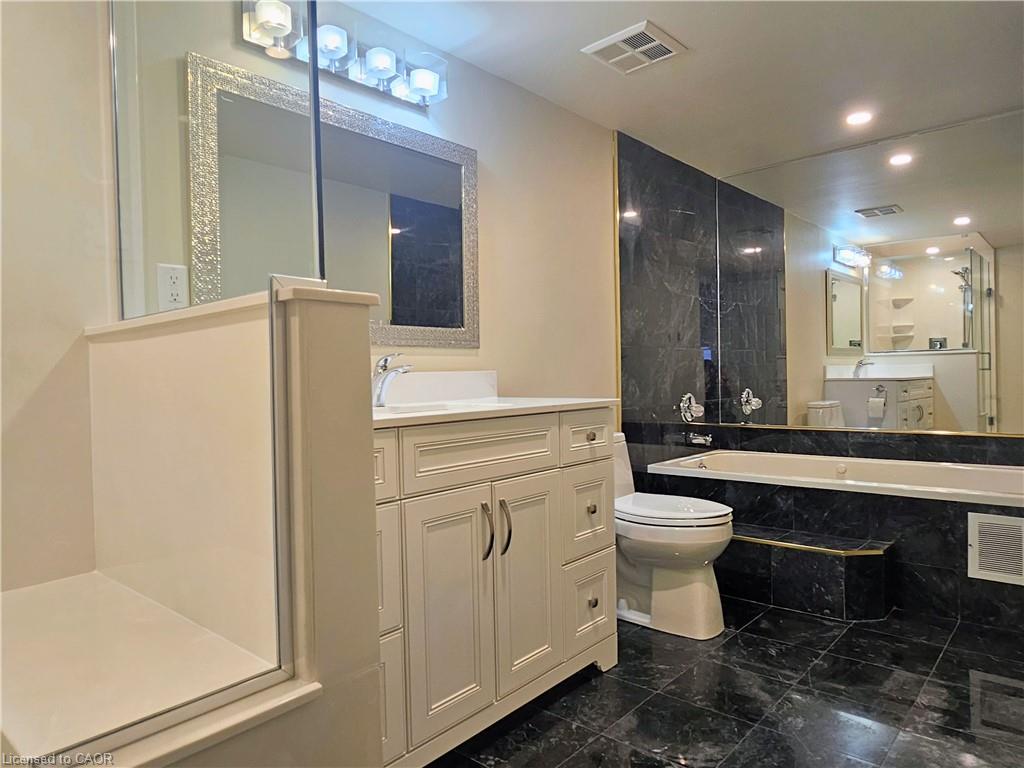 11e-67 Caroline Street S Property Photo 9