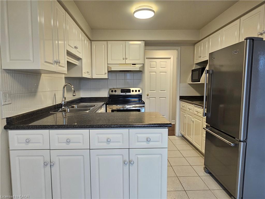 11e-67 Caroline Street S Property Photo 10