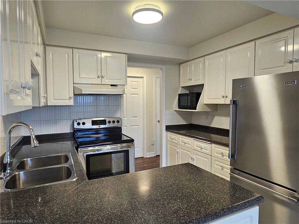 11e-67 Caroline Street S Property Photo 11