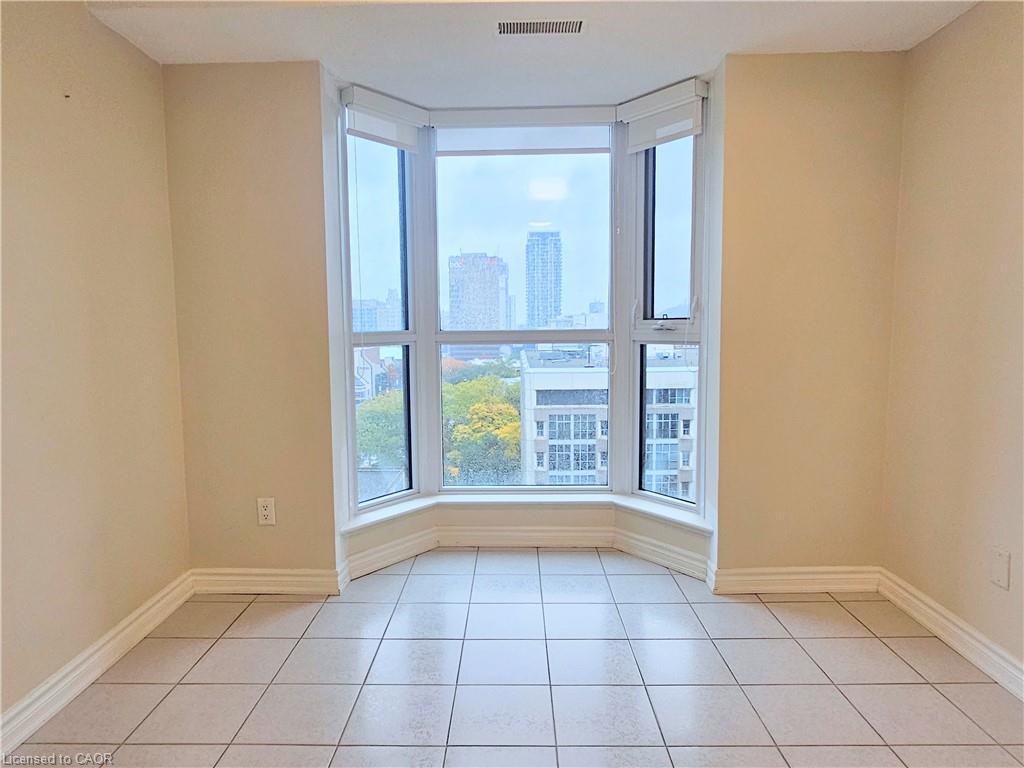 11e-67 Caroline Street S Property Photo 14