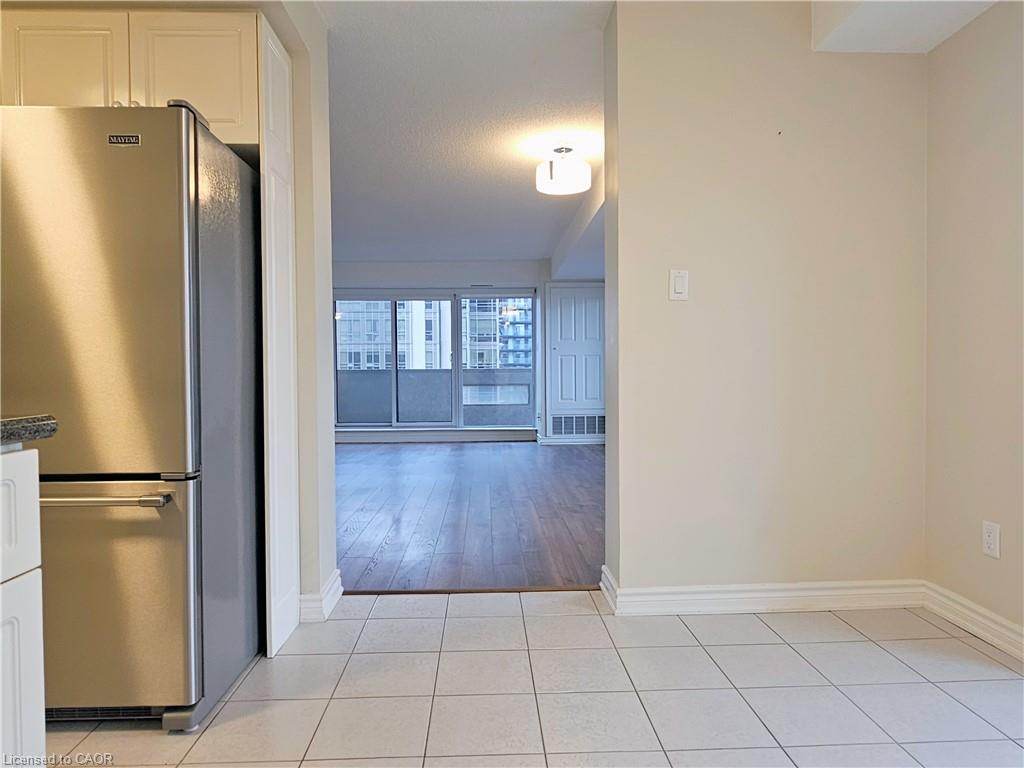 11e-67 Caroline Street S Property Photo 15