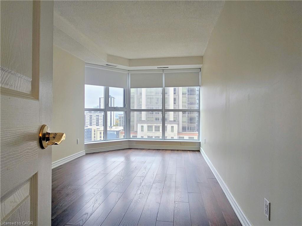 11e-67 Caroline Street S Property Photo 20