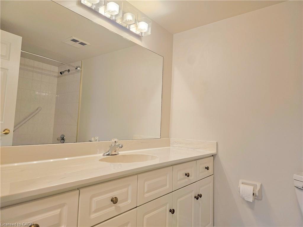 11e-67 Caroline Street S Property Photo 21