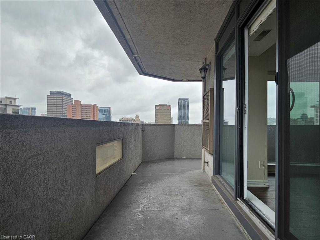 11e-67 Caroline Street S Property Photo 23