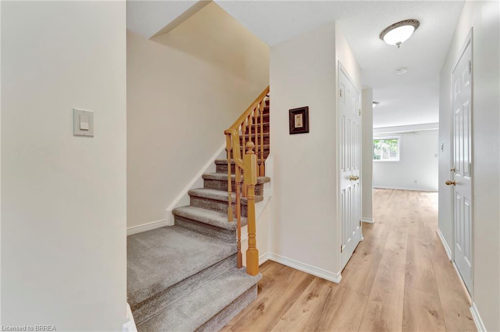 26-31 Moss Boulevard Property Photo 7