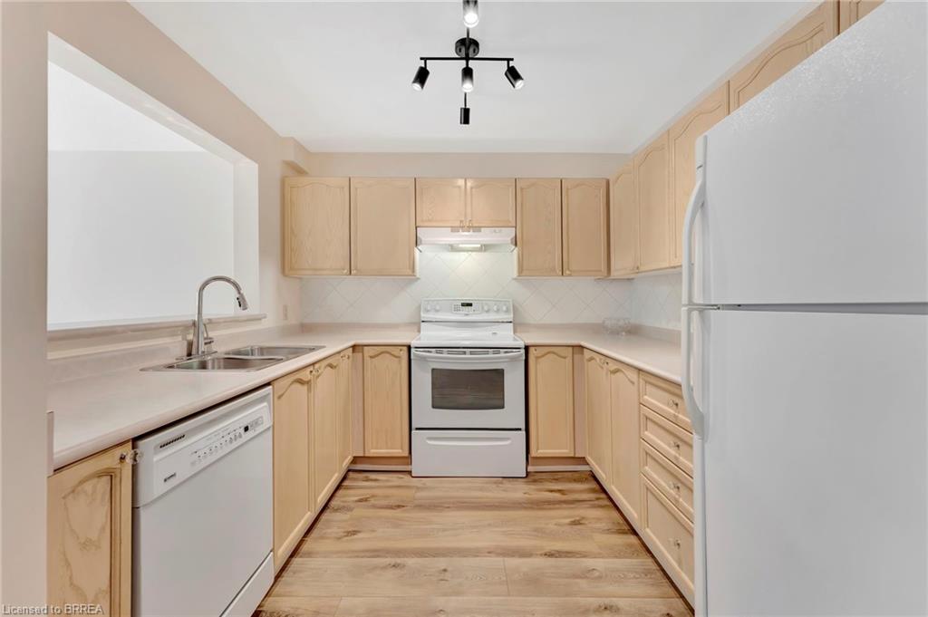 26-31 Moss Boulevard Property Photo 8