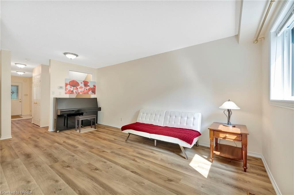 26-31 Moss Boulevard Property Photo 14